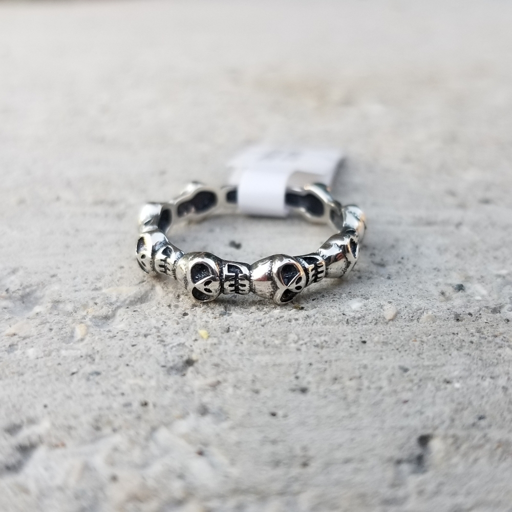 Momento Mori Skull Eternity Ring